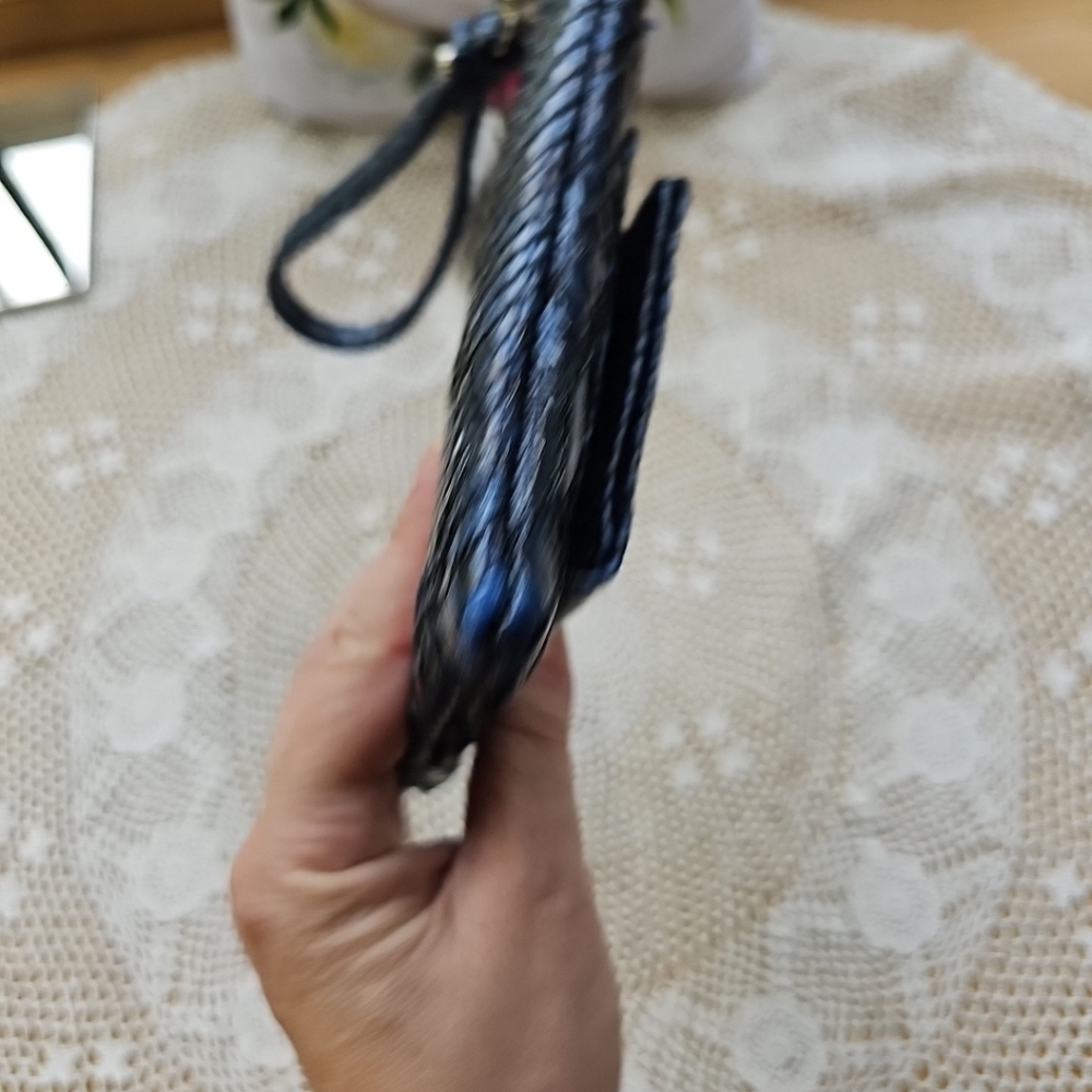 Metropolitan Mobility Wristlet Blue color - Picture 14 of 16